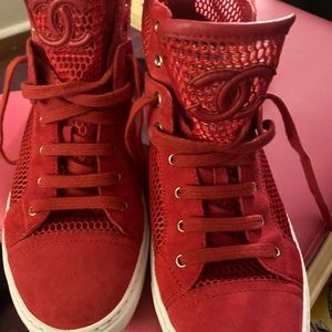 Red Chanel Spring 2015 collection Interlocking CC Logo high top suede leather